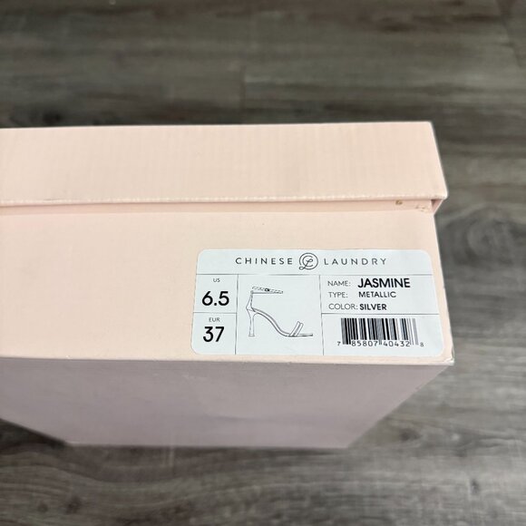 NIB CHINESE LAUNDRY Jasmine Silver Metallic Ankle Strap Heels Sandals Size 6.5 - Picture 6 of 6